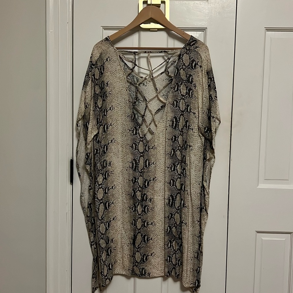 Cap sleeve shift dress with open woven back